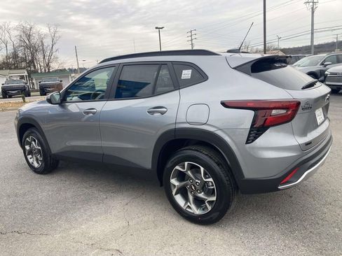 New 2026 Chevrolet Trax LT w/ Sunroof Package FWD image 6