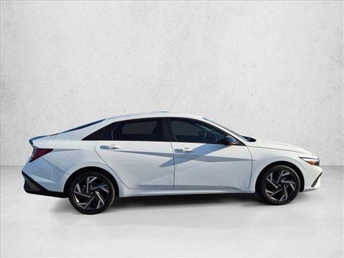 Certified 2025 Hyundai Elantra SEL FWD image 4