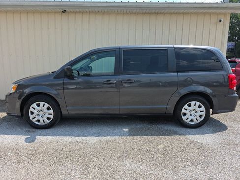 Used 2018 Dodge Grand Caravan SE w/ UConnect Hands-Free Group FWD image 11