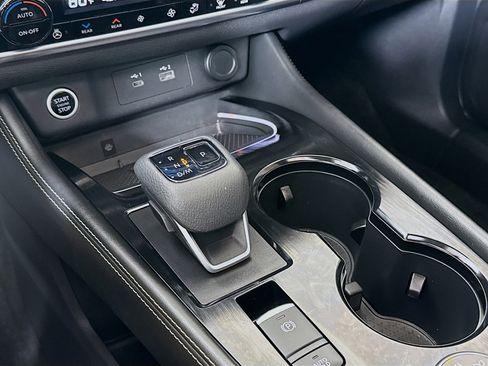 Used 2021 Nissan Rogue Platinum image 18