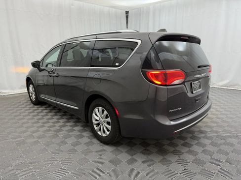 Used 2019 Chrysler Pacifica Touring-L FWD image 7