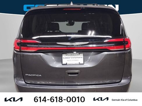 Used 2022 Chrysler Pacifica Touring-L image 16