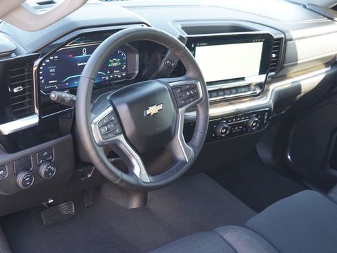 Used 2024 Chevrolet Silverado 1500 LT RWD image 9