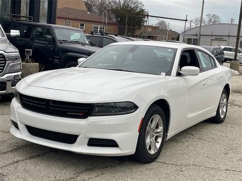 Used 2022 Dodge Charger SXT image 2