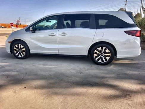 Used 2025 Honda Odyssey EX-L image 4
