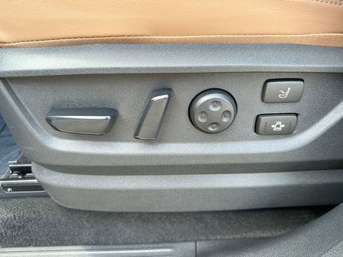 Used 2025 INFINITI QX80 Sensory image 12