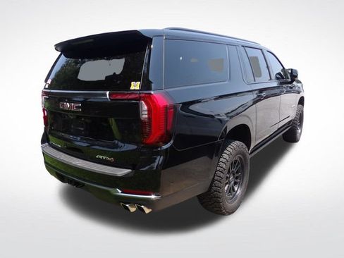 Used 2025 GMC Yukon XL AT4 w/ AT4 Premium Plus Package AWD/4WD image 17