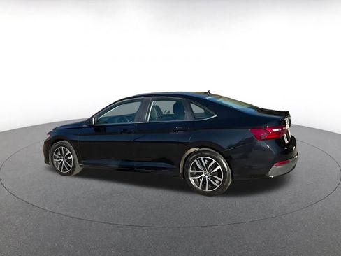 Used 2025 Volkswagen Jetta SE image 9