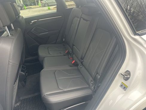 Used 2025 Audi Q3 2.0T Premium w/ Convenience Package image 9