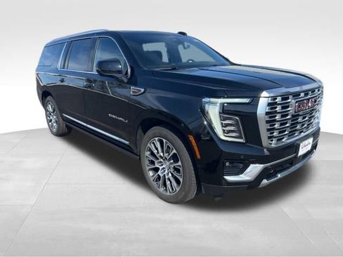 Used 2026 GMC Yukon XL Denali w/ Denali Reserve Package AWD/4WD image 3