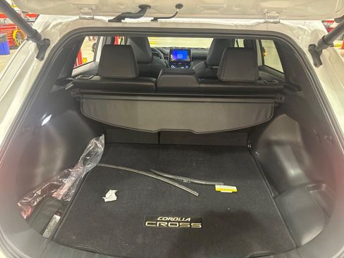 Certified 2024 Toyota Corolla Cross AWD Hybrid w/ Convenience Package image 41