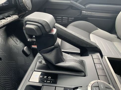 Certified 2025 Toyota Tacoma TRD Off-Road AWD/4WD image 25