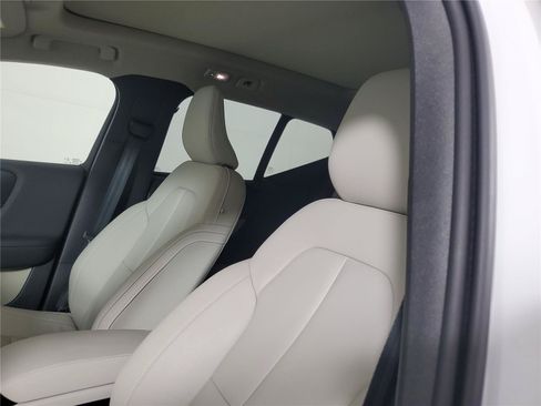 Certified 2026 Volvo XC40 B5 Plus AWD/4WD image 19