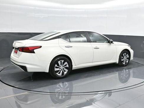 Used 2025 Nissan Altima 2.5 S image 3