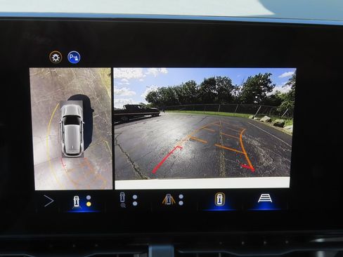 New 2026 Chevrolet Equinox LT w/ Convenience Package II image 8