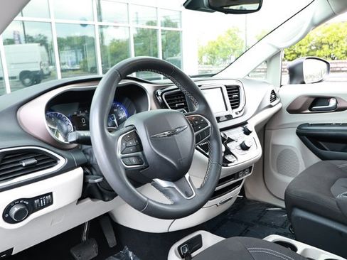 Certified 2023 Chrysler Voyager LX FWD image 23