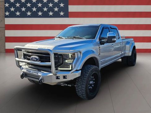 Used 2022 Ford F450 Platinum w/ FX4 Off-Road Package image 3