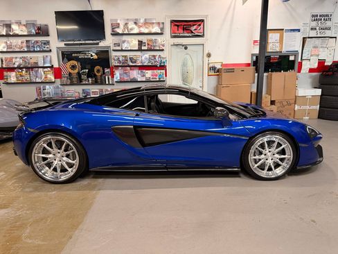 Used 2018 McLaren 570S Spider RWD image 28