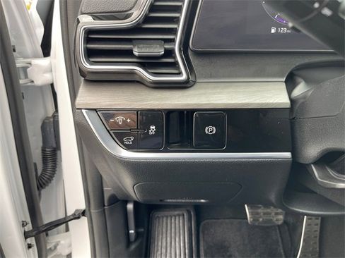 Used 2024 Kia Sportage X-Pro image 32