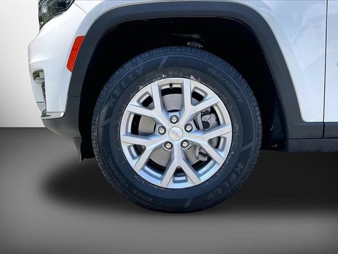 Used 2023 Jeep Grand Cherokee L Limited AWD/4WD image 35