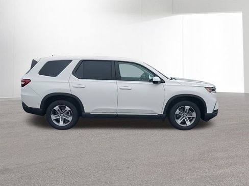 Used 2025 Honda Pilot EX-L image 10