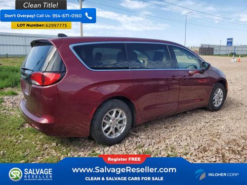 Used 2023 Chrysler Voyager LX FWD image 4