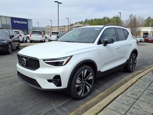 New 2025 Volvo XC40 B5 Ultra w/ Climate Package image 8