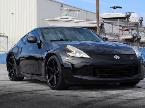 Used 2017 Nissan 370Z w/ Sport Package image 26
