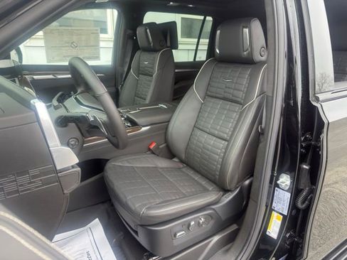 New 2026 Cadillac Escalade ESV Platinum Sport w/ LPO, ONYX Package image 10