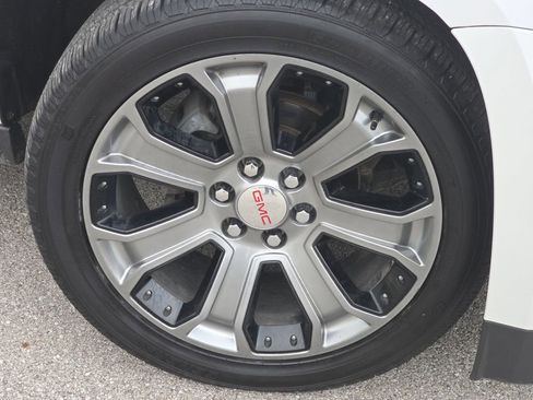 Used 2017 GMC Yukon Denali w/ Open Road Package AWD/4WD image 6