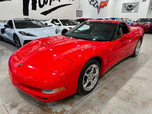 Used 2004 Chevrolet Corvette Coupe w/ Preferred Equipment Group RWD image 19