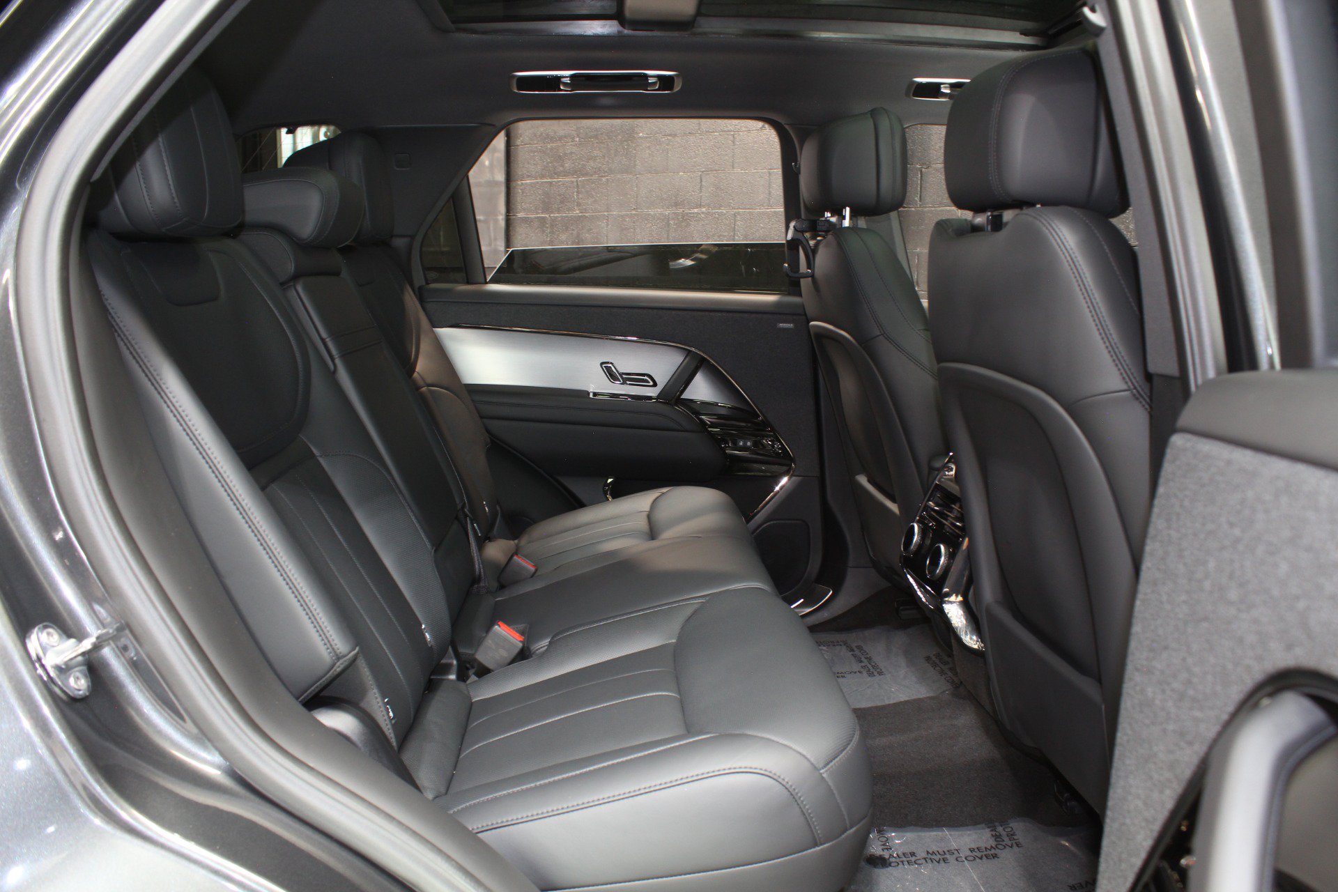 Used 2025 Land Rover Range Rover Sport SE AWD/4WD image 53