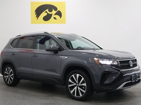 Used 2023 Volkswagen Taos SE AWD/4WD image 6