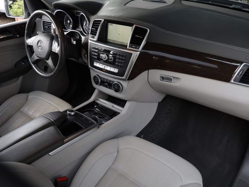 Used 2015 Mercedes-Benz GL 450 4MATIC image 19
