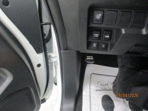 Used 2024 Nissan Frontier PRO-4X w/ Technology Package AWD/4WD image 17