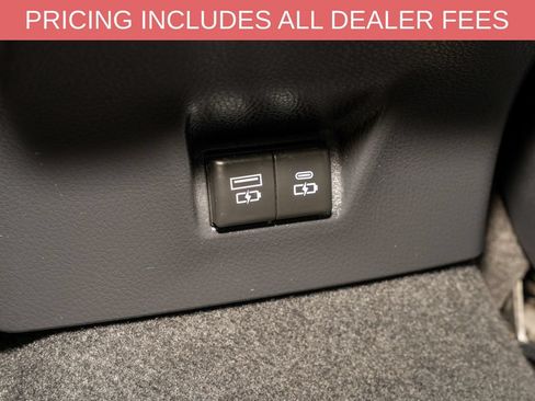 Used 2025 Toyota Camry SE FWD image 7