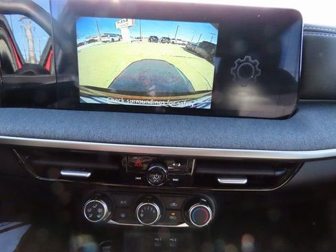 Used 2025 Nissan Kicks SV image 24