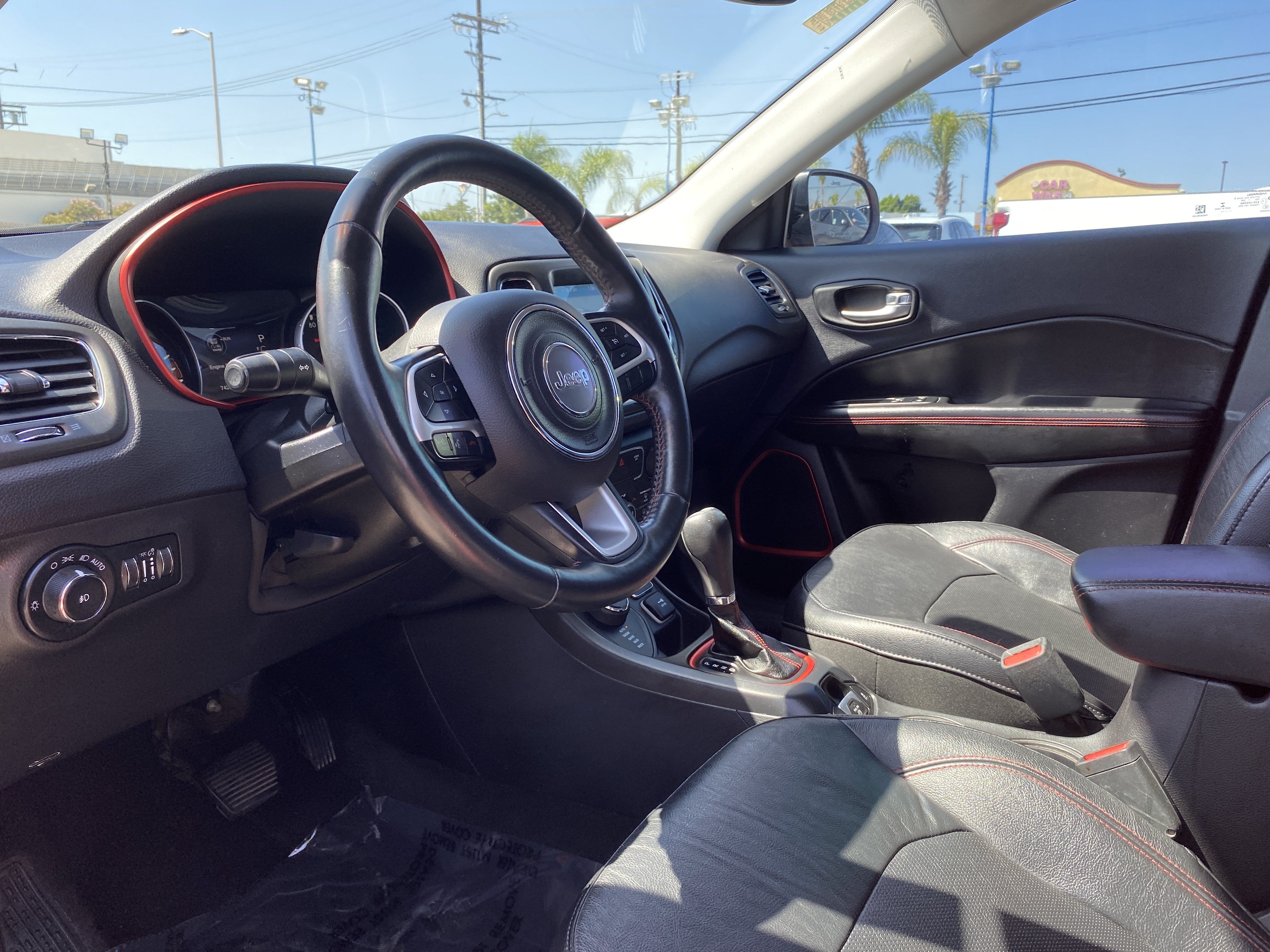 Used 2017 Jeep Compass Trailhawk w/ Leather Interior Group AWD/4WD image 19