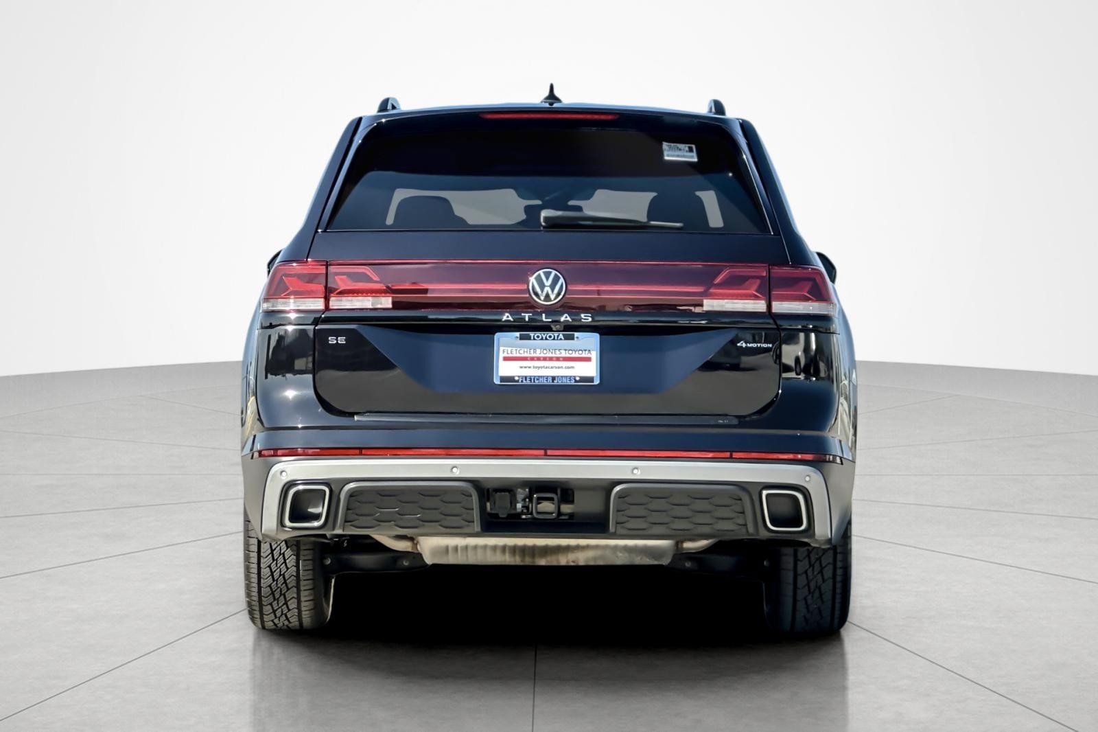 Used 2024 Volkswagen Atlas Peak Edition SE AWD/4WD image 4