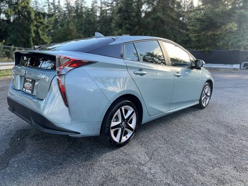 Used 2016 Toyota Prius Four Touring FWD image 5