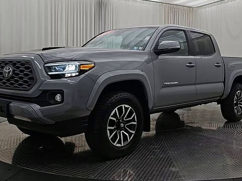 Used 2021 Toyota Tacoma TRD Sport w/ Technology Package AWD/4WD image 4