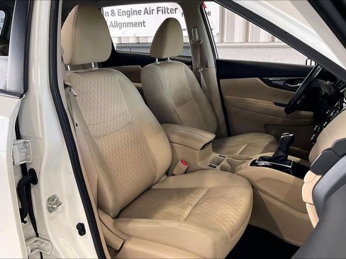 Used 2020 Nissan Rogue SV FWD image 22