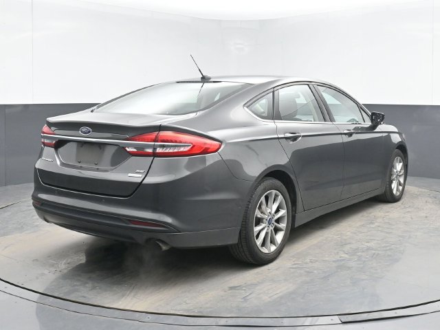 Used 2017 Ford Fusion SE w/ Fusion SE Technology Package FWD image 10