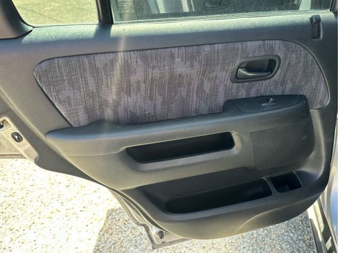 Used 2004 Honda CR-V LX image 36