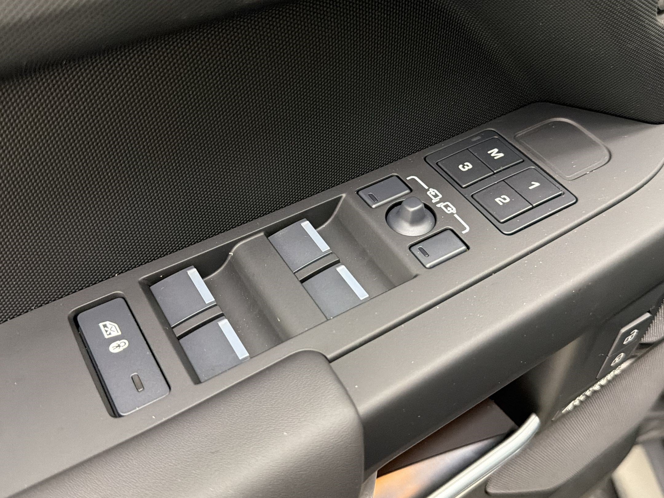 New 2026 Land Rover Defender 110 X-Dynamic SE AWD/4WD image 19
