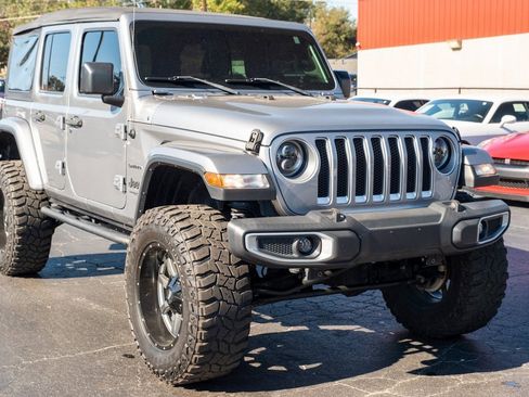 Used 2018 Jeep Wrangler Unlimited Sahara image 38
