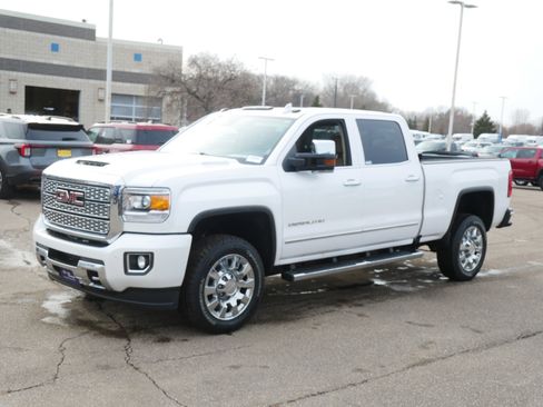 Used 2019 GMC Sierra 2500 Denali w/ Duramax Plus Package image 5