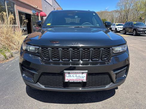 Used 2024 Jeep Grand Cherokee Altitude AWD/4WD image 2