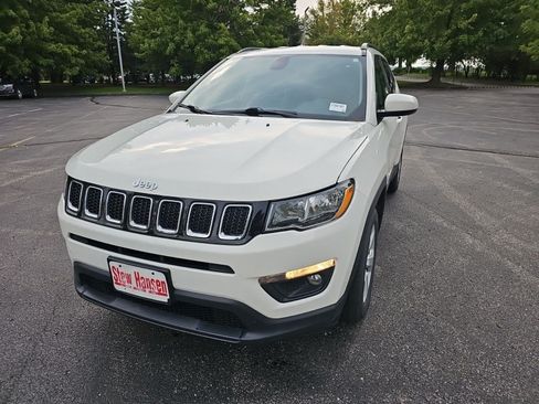 Used 2018 Jeep Compass Latitude FWD image 2