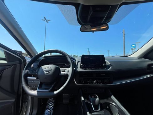Used 2025 Nissan Rogue SV AWD/4WD image 30